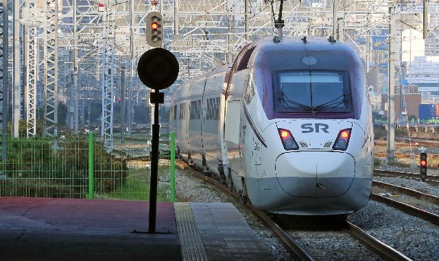 부산역에서 수서행 상행선 열차가 출발하고 있다. 부산일보DB