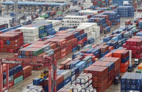 한국수출, 일본 넘어설까…반도체 호황에 올해 역전 가능성