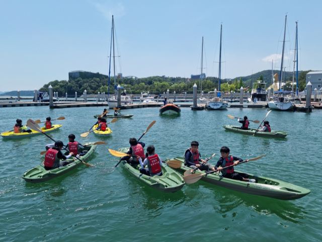 고성 당항만에서 즐기는 해양레포츠 체험. 부산일보DB