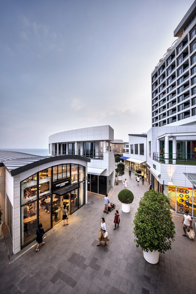 부산 기장군 아난티 코브 내에서 레스토랑, 편집숍 등 라이프스타일 브랜드들이 모인 아난티타운. 아난티 제공