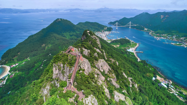 대한민국 100대 명산 중 하나인 지리산이 있는 통영시 사량도. 부산일보DB