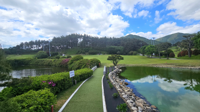 1956년 국내에서 두 번째로 개장한 유서 깊은 명문 골프장인 부산컨트리클럽은 회원들에게 다양한 혜택을 제공해 ‘회원들의 천국’이라고 불린다. 부산컨트리클럽 코스 모습. 부산CC 제공