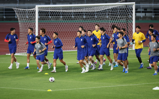 홍명보호 축구 대표팀 선수들이 4일 경기 고양시 고양종합운동장에서 2026 북중미 월드컵 아시아 지역 3차 예선을 앞두고 훈련을 하고 있다. 연합뉴스