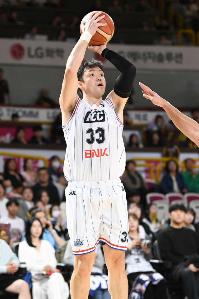 지난 21일 창원 LG전에서 양 팀 최다 25득점을 올린 부산 KCC 이승현. KBL 제공