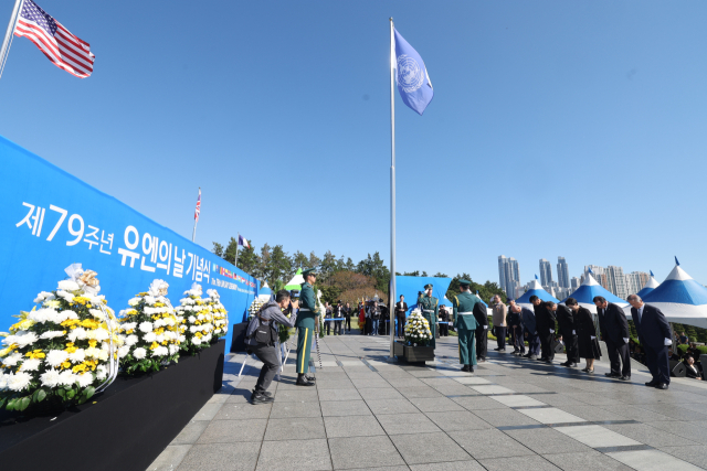 6·25전쟁에 참전해 전사한 전몰장병들을 추모하고 유엔 정신을 기리는 ‘제79주년 유엔의 날 기념식’이 24일 오전 부산 남구 유엔기념공원에서 열렸다. 이재찬 기자 chan@