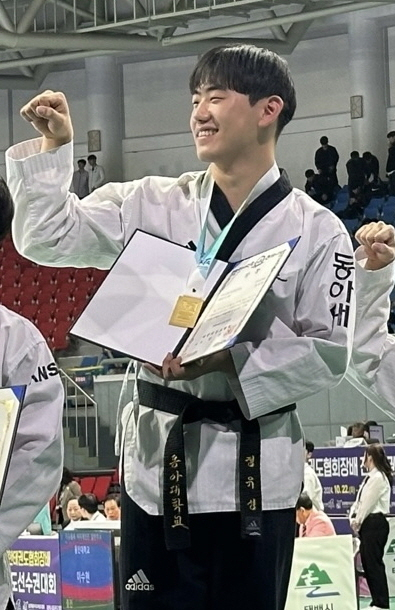 대한태권도협회장기 품새 개인전에서 1위를 한 동아대 정유성. 동아대 제공