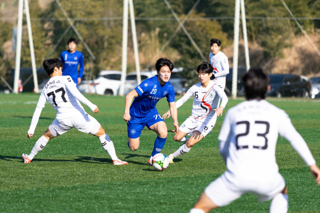 지난해 열린 제60회 춘계대학축구연맹전 경기 모습. 통영시 제공