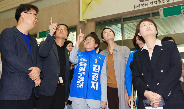 지난달 치러진 부산 금정구청장 보궐선거 유세 과정에서 국민의힘 한동훈 대표와 더불어민주당 의료대란대책특별위원회가 각각 금정구 옛 침례병원을 찾아 지역의 의료 현안에 대해 보고 받고 있다. 연합뉴스