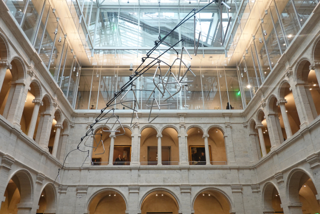 렌조 피아노가 리노베이션 한 하버드 미술관 아트리움과 피라미드 지붕. 이상훈 제공