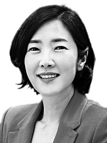 [최정은의 문화 캔버스] 상징과 그림으로 전망해 보는 뱀의 해