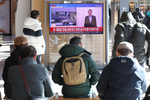 윤석열 대통령은 15일 자신에 대한 체포영장 집행에 앞서 대국민 메시지를 발표했다. 연합뉴스