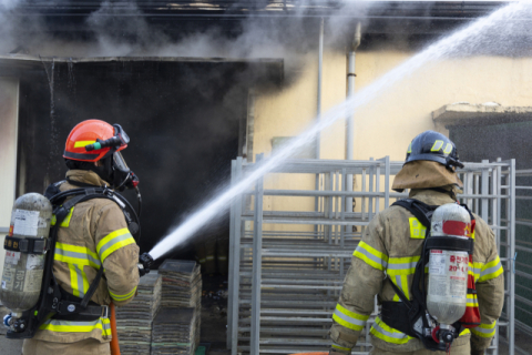 김해 돼지 축사서 화재... 1880마리 폐사
