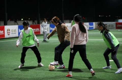 여성과 남성이 함께 축구 즐기는 세상  [골 때리는 기자]