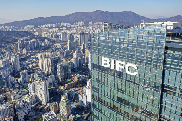 금융 공기업들이 주로 입주해 있는 부산 남구 부산국제금융센터(BIFC). 부산일보DB