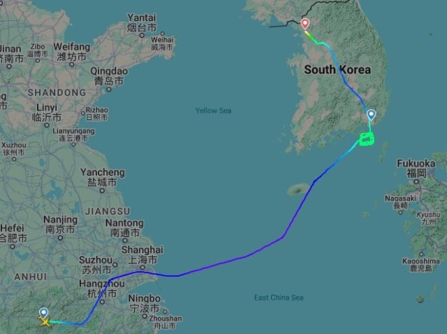 거제도 상공 돌다 김포로 향한 북경수도항공 JD633 항공편 비행 경로. 플라이트레이더 캡처