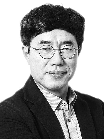 [데스크 칼럼] 캡틴 아메리카의 추락