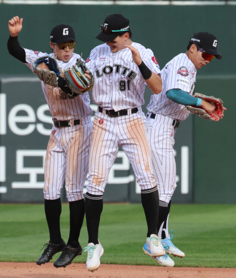 “롯데는 이제 ‘봄데’가 아니다” 내친김에 1위까지…
