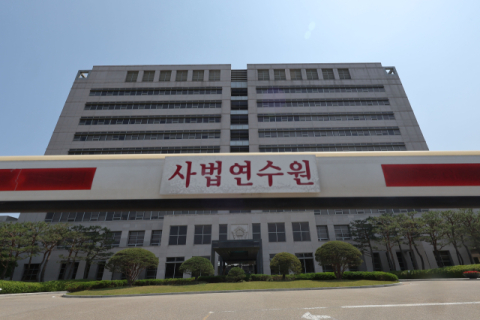 [사설] 사법부의 독립과 권위는 법관들 스스로 지켜야 한다