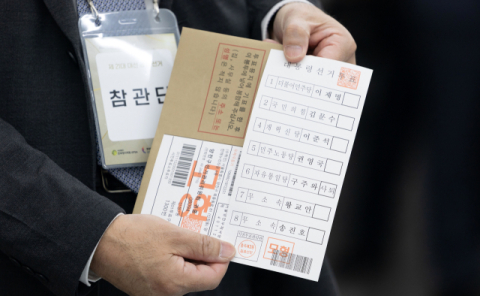 선관위, '봉투 속 이재명 기표용지' 신고에 