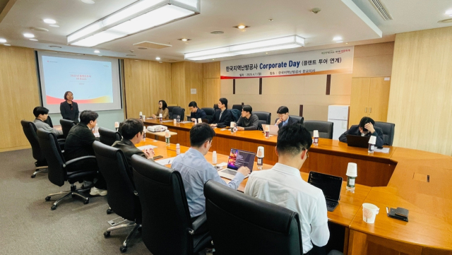 한국지역난방공사가 지난 4월 기관 투자자, 애널리스트 등을 대상으로 소통행사를 진행하고 있다. 한난 제공