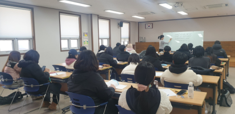 김해시, 경남 최초 '학교 밖' 청소년에 합격 축하금