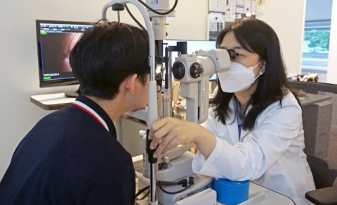 “갑자기 칠판 글씨가 안 보여요”… 소아근시 조기 발견 ‘최우선’