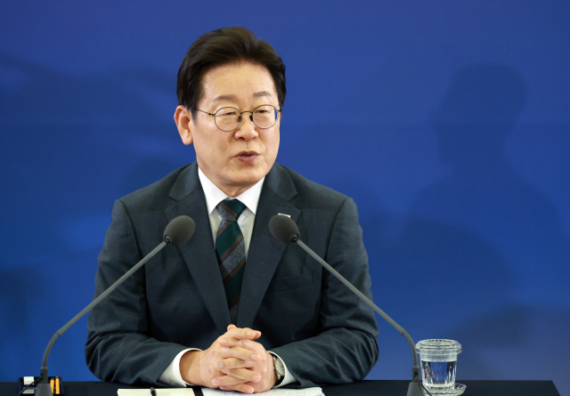이재명 대통령이 4일 대전컨벤션센터에서 타운홀 미팅 형식으로 열린 '국민소통 행보 2탄, 충청의 마음을 듣다'에서 발언하고 있다. 연합뉴스