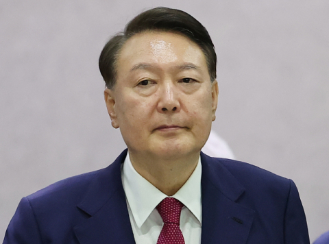 尹측 