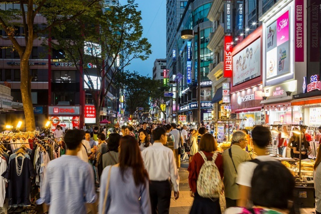 2024년 11월 1일 기준 우리나라 인구는 5181만명으로 집계됐다. 이 가운데 65세 이상 고령인구는 처음으로 1000만명을 넘어섰다. 이미지투데이