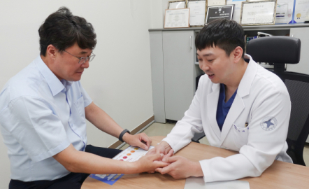 손가락 움직일 때 딸각 소리 난다면 ‘방아쇠수지증후군’ 의심을