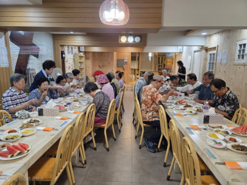 부산진구 부전2동 재건서면교회, 어르신 생신 잔치 개최