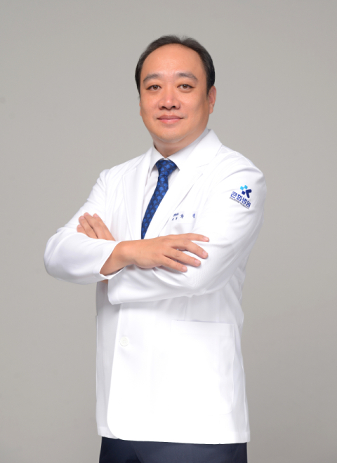 큰힘병원, 왕립 전 동아대병원 정형외과 교수 영입