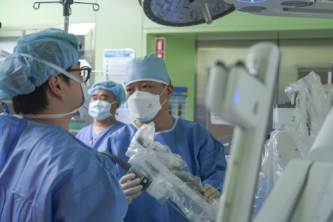 양산부산대병원 김휘곤 교수, 부울경 첫 산부인과 로봇수술 개인 1000례