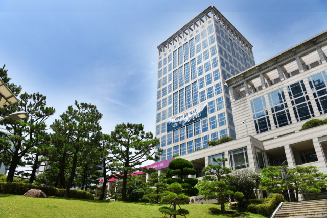 더불어민주당이 부산시와 서울시 등 지자체가 청사를 조기에 폐쇄해 비상계엄에 협조했다는 의혹을 제기하자 내란특검팀이 사실 관계 확인에 착수했다. 부산시청 청사 전경. 부산일보DB