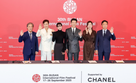[BIFF 2025] “영화제 30년 상징적 순간에 개막작… 감개무량하고 설렙니다”