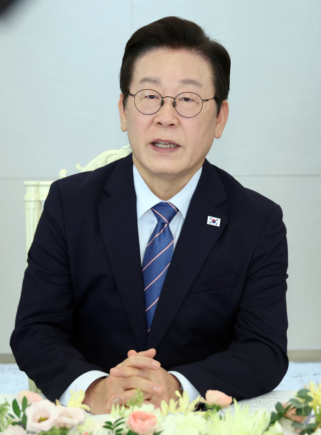 이재명 대통령이 18일 용산 대통령실에서 증권사 리서치센터장들과 오찬 간담회 중 발언하고 있다. 연합뉴스