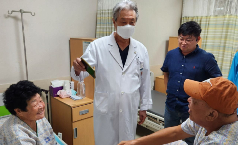 “인공관절 양보해준 한국환자 고마워요”