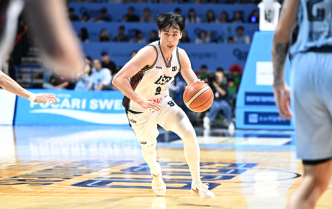 부산 KCC, 4연승 단독 선두 쾌속 질주