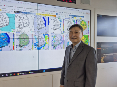 [인터뷰] 신동현 부산지방기상청장 “국민 생명·재산 지키고, 기후변화 대응하는 기관 될 것”