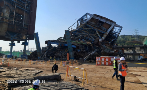 울산 동서발전 발전소 붕괴 구조자 4명으로 늘어… 5명 수색 중