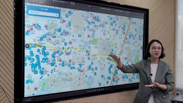 부산의 부동산 테크 기업 오키씨의 황순옥 대표가 블록체인과 AI를 활용한 자사의 부동산 플랫폼을 설명하고 있다. 부산일보DB
