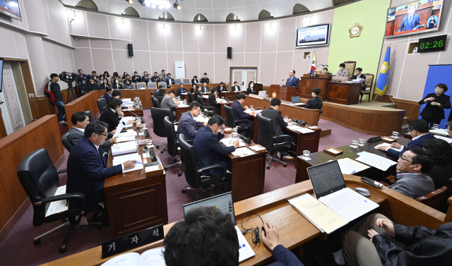 거제시의회 제258회 임시회 2차 본회의. 사무국 제공