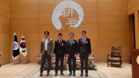 “학문과 인류의 미래를 밝히다”