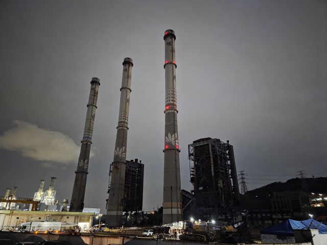 8일 울산화력발전소 보일러 타워 붕괴 현장. 수색이 일시 중단되면서 적막감이 감돌고 있다. 김현우 기자