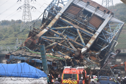 울산화력 붕괴 현장서 구조 기다리다 숨진 40대 매몰자 시신 수습