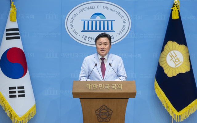 더불어민주당 최인호 전 의원이 지난 7월 서울 여의도 국회에서 기자회견을 하고 있다. 연합뉴스