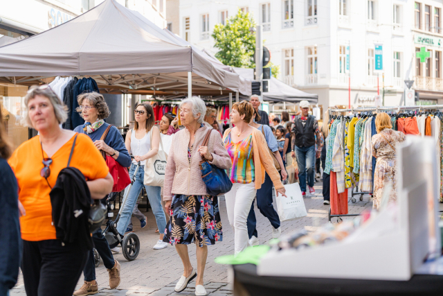 벨기에 겐트시에서는 시청과 상인이 함께 참여하는 비영리조직 ‘퓨어 겐트’를 통해 상인이 상권 활성화 방안을 직접 결정하고 시청은 이를 지원하는 역할에 집중한다. 지난 5월 퓨어 겐트가 기획한 브라데리 푸블리크 행사 모습. 겐트시청 제공·탁경륜 기자