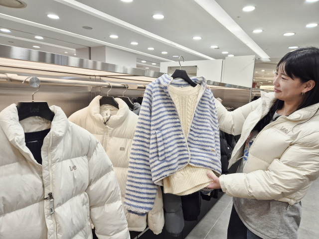 부산 지역 롯데백화점은 14일부터 30일까지 연말 정기 세일을 연다. 롯데백화점 제공