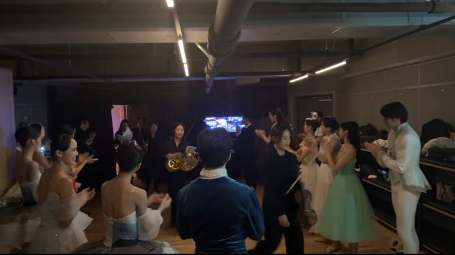 11월 14~15일 부산콘서트홀에서 열린 ‘헬로(HELLO) 발레-발레의 초대’ 백스테이지 모습. 동영상 캡처