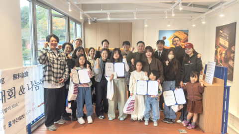 부산 돼지국밥 그리기 대회 수상자와 가족들이 한자리에 모였다.